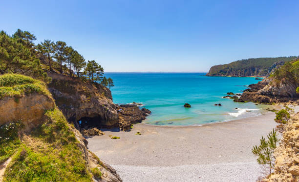 Plage d'eau turquoise sur la Presqu'île de Crozon